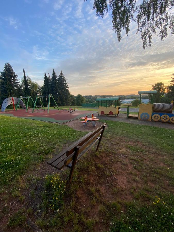 Ferienwohnung Klidny Byt Na Okraji Trutnova Exterior foto